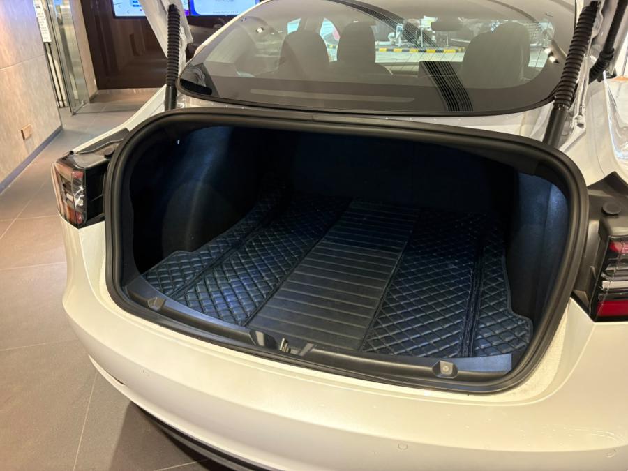Model 3 Standard Range Plus - Image 5
